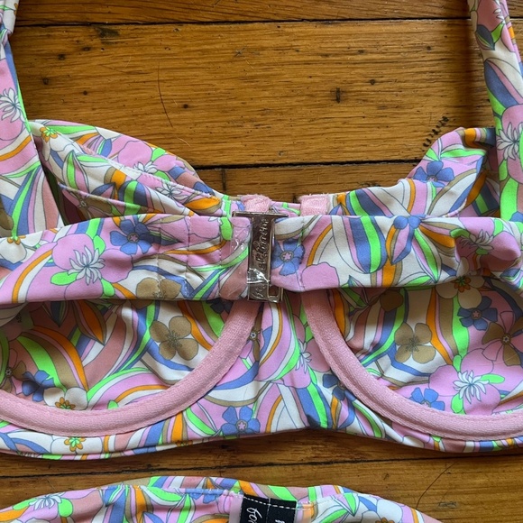 NWT For Love & Lemons Vibrant Neon Floral Underwire Bikini Cheeky Set Size M - Picture 4 of 7
